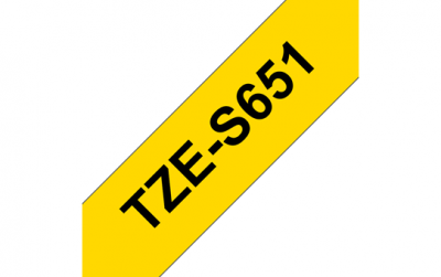 TZe-S651 Nhãn siêu dính, chữ đen trên nền vàng 24 mm